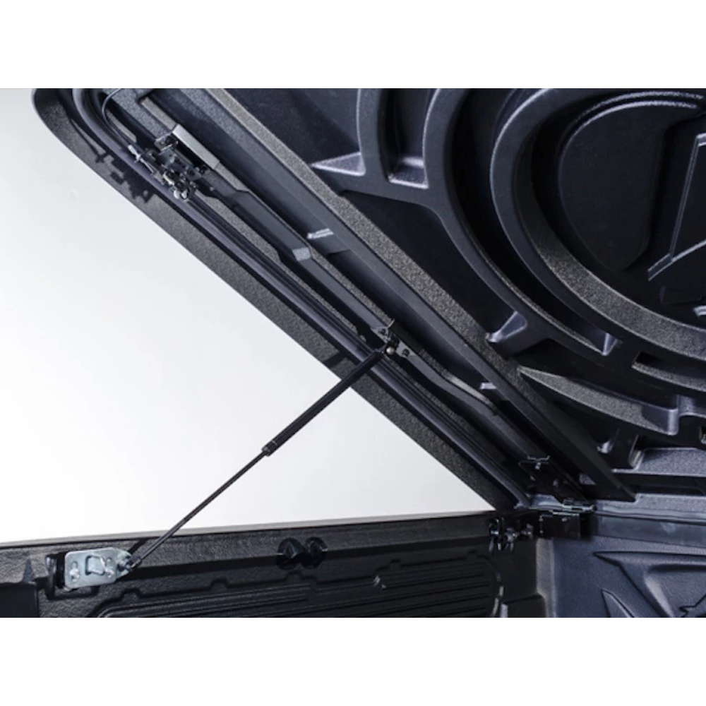 Couvre benne Aeroklas Speed en double coque ABS noir grainé pour double-cab, protégeant la benne de façon robuste et élégante.
