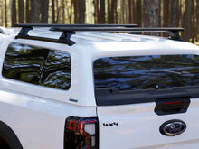 Barres de toit Aeroklas pour Hardtop Double Cabine, kit de barres de toit robustes et durables pour véhicule utilitaire.