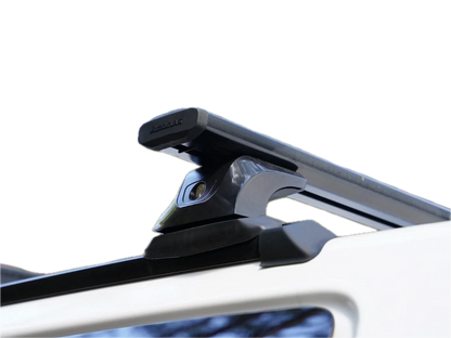 Barres de toit Aeroklas pour Hardtop Double Cabine, fixation solide pour véhicule utilitaire.
