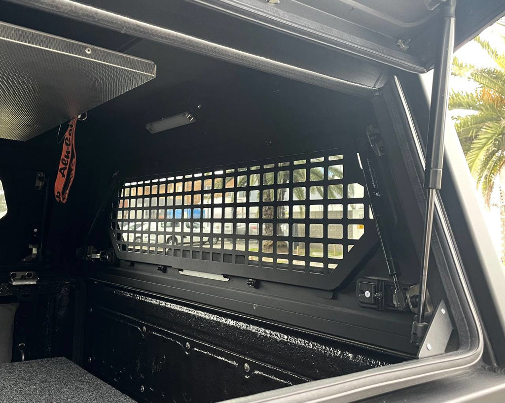 Grille de sécurité en aluminium pour fenêtre arrière Alu-Cab Contour, protection maximale, accessoires de sécurité pour véhicule.