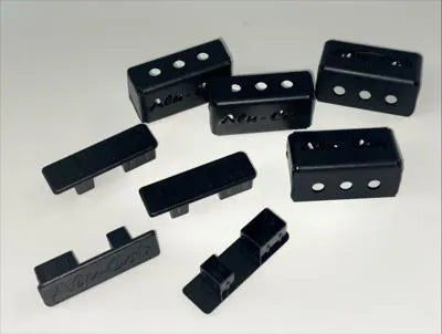 Kit de 2 barres de toit en aluminium Alu-Cab pour montage sur véhicule, avec supports et fixation, vue en plan.