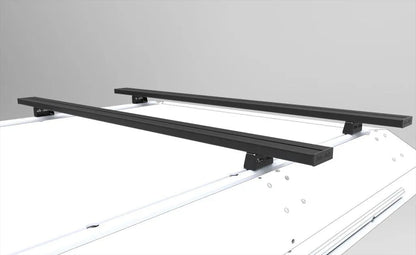 Kit de 2 barres de toit en aluminium Alu-Cab, visibles avec leurs supports et fixation, pour véhicule tout-terrain.