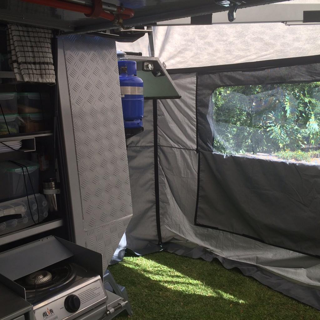 Parois pour auvent 270° Alu-Cab Shadow en aluminium, fixation sur le côté gauche, pour auvent de 2,5 mètres.