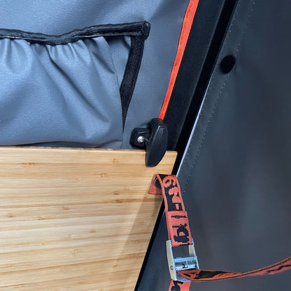 Table inclinable pour tente de toit Alu-Cab, accessoire robuste en aluminium, compatible avec la tente de toit Gen-R.