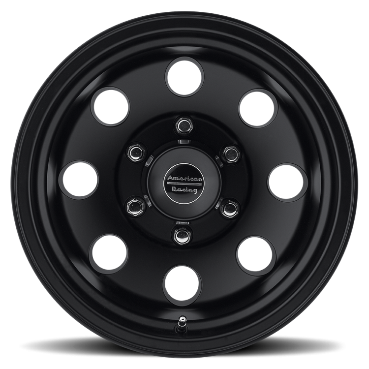 Jantes AMERICAN RACING AR172 BAJA en alliage léger avec design sportif, vues de face sur véhicule.