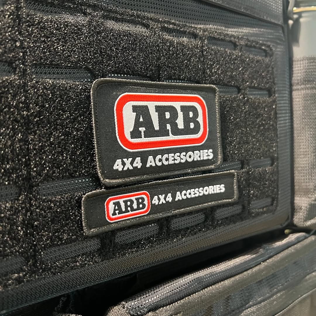 Sac de rangement ARB pour siège ARB4x4, organisateur pratique avec plusieurs poches pour outils et accessoires.