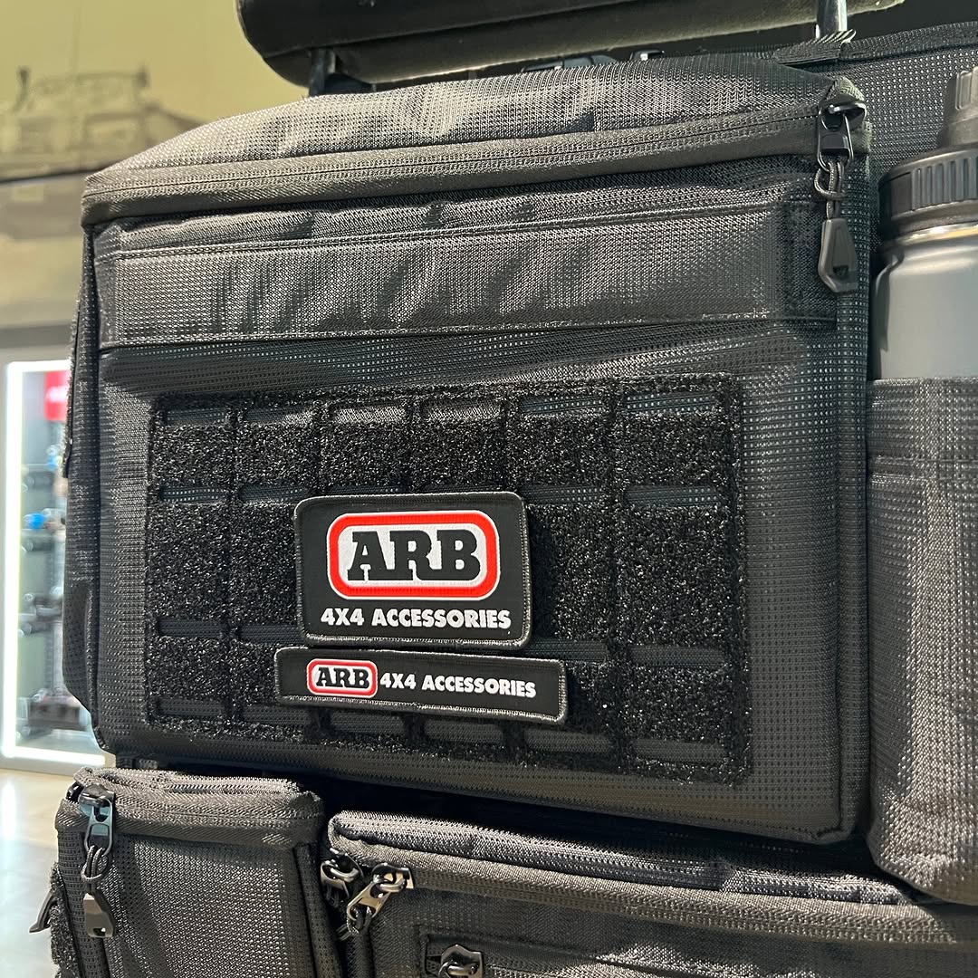 Organisateur de siège ARB4x4, sac de rangement robuste pour véhicule tout-terrain, avec plusieurs compartiments.