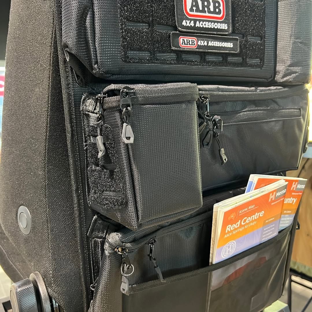 Organisateur de siège ARB4x4, sac de rangement robuste pour véhicule tout-terrain, en tissu durable, avec compartiments spacieux.