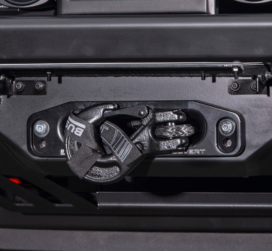 Pare-choc avant ARB Zenith pour Ford Ranger 2023+ avec barre de treuil, robuste et métallique, montage pour véhicule tout-terrain.
