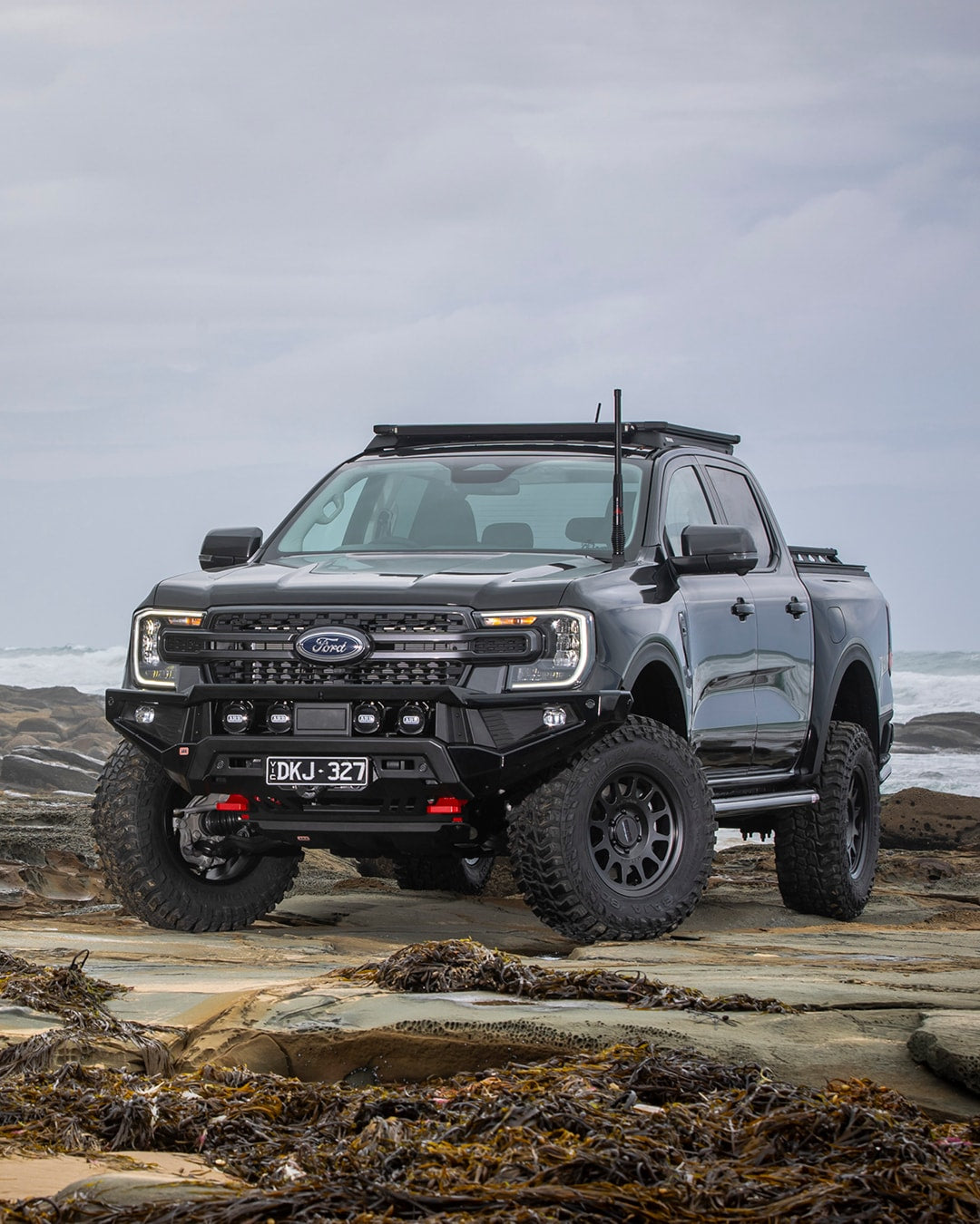 Pare-choc avant ARB Zenith pour Ford Ranger 2023+ avec barres de treuil, robuste et conçu pour une protection maximale.