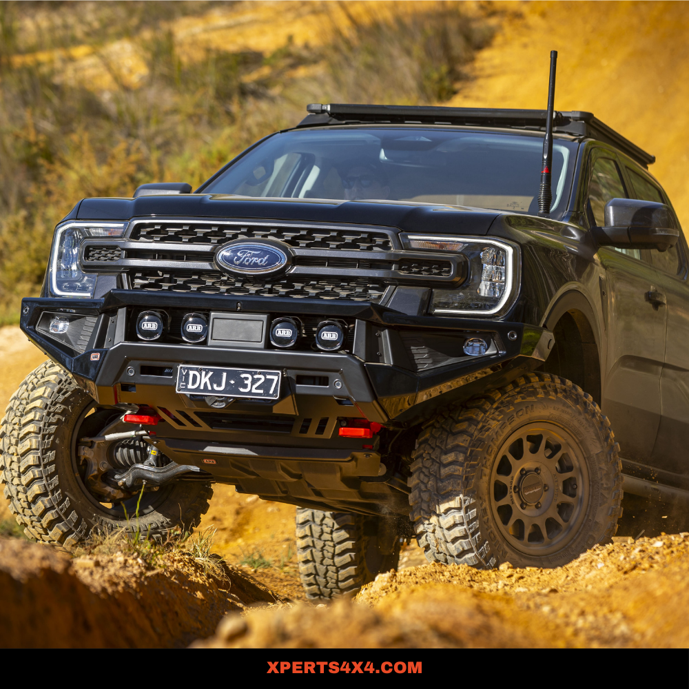Pare-choc avant ARB Zenith pour Ford Ranger 2023+ avec barre de treuil, robuste et résistant, installation sécurisée.