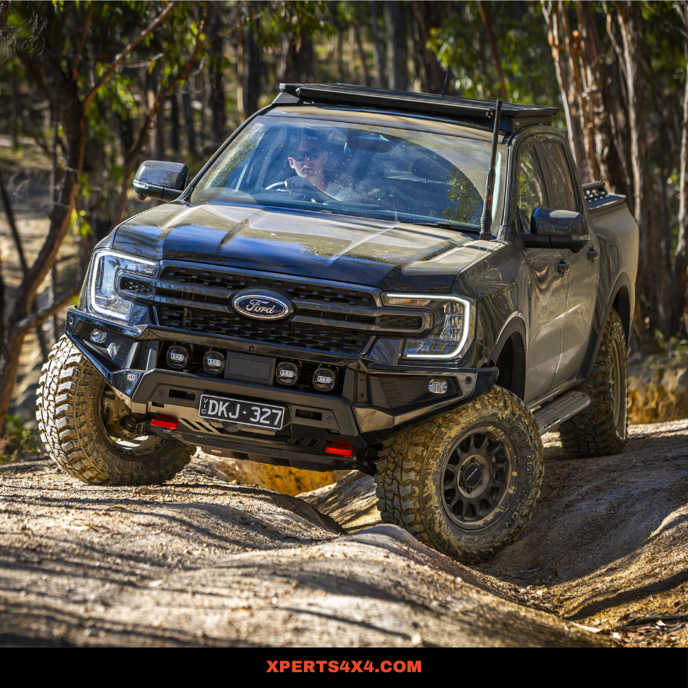 Pare-choc avant ARB Zenith pour Ford Ranger 2023+ avec barre de treuil, robuste et durable, en acier renforcé, installation sécurisée.