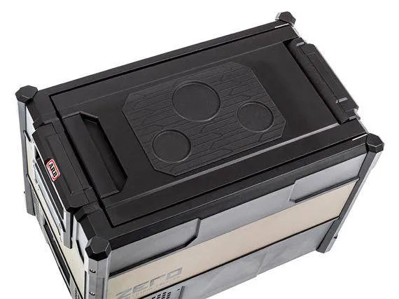Réfrigérateur/congélateur portable ARB ZERO 44 litres, compact et léger, idéal pour le camping et les activités extérieures.