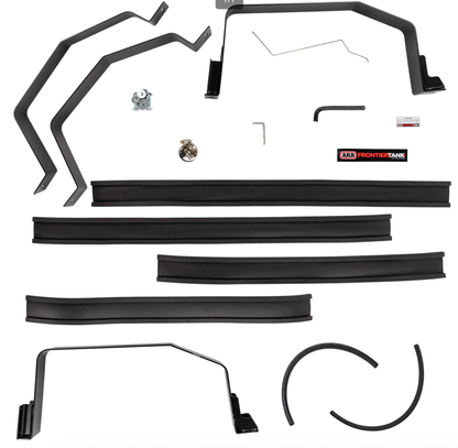 Réservoir ARB Frontier 145L pour Nissan Patrol GQ/GU, réservoir de remplacement robuste, vue de face avec capuchons et connexions.
