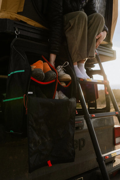 Sac à chaussures ARB Intrepid RTT, accessoire de rangement pour tente de toit 4x4, en tissu robuste et pratique.