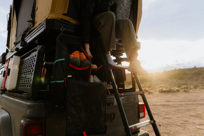 Sac à chaussures ARB Intrepid RTT pour rangement de tente de toit 4x4, accessoire pratique pour véhicules tout-terrain.