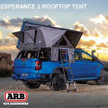 Tente de toit ARB Esperance V2 avec coque rigide ABS, installation facile, pour camping et aventures en plein air.