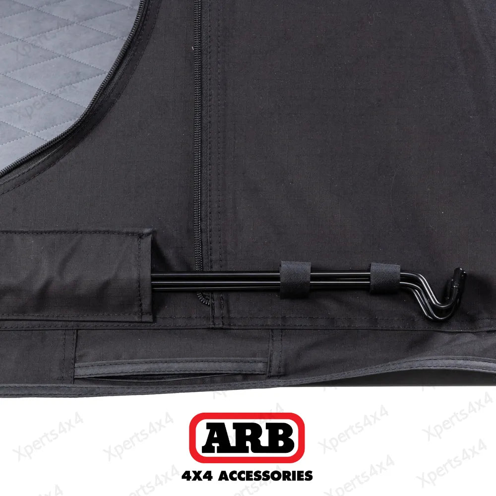 Tente de toit ARB Esperance V2 avec coque rigide en ABS, installation facile pour camping et aventures tout-terrain.
