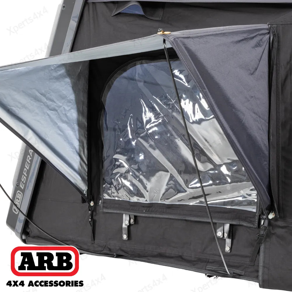 Tente de toit ARB Esperance V2 avec coque rigide en ABS, installation facile, vue de la tente de toit sur véhicule.
