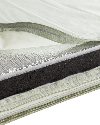 Tente de toit ARB Intrepid pour espace 4x4, enroulable, avec matelas intégré, adaptée pour camping et aventures tout-terrain.