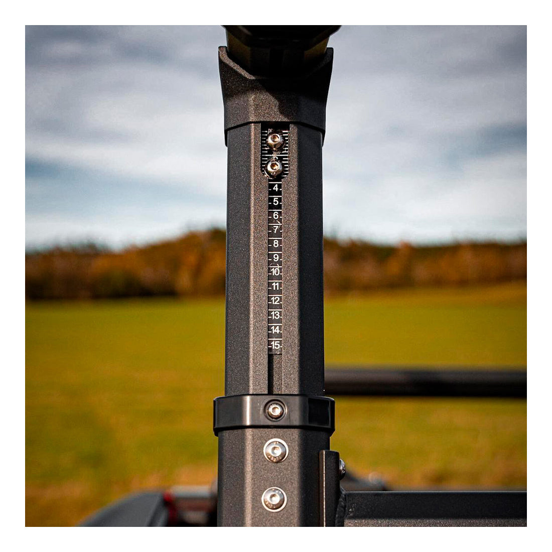 Support de benne universel Bullface en aluminium pour pickup, robuste et léger, adapté pour transporter des charges en toute sécurité.