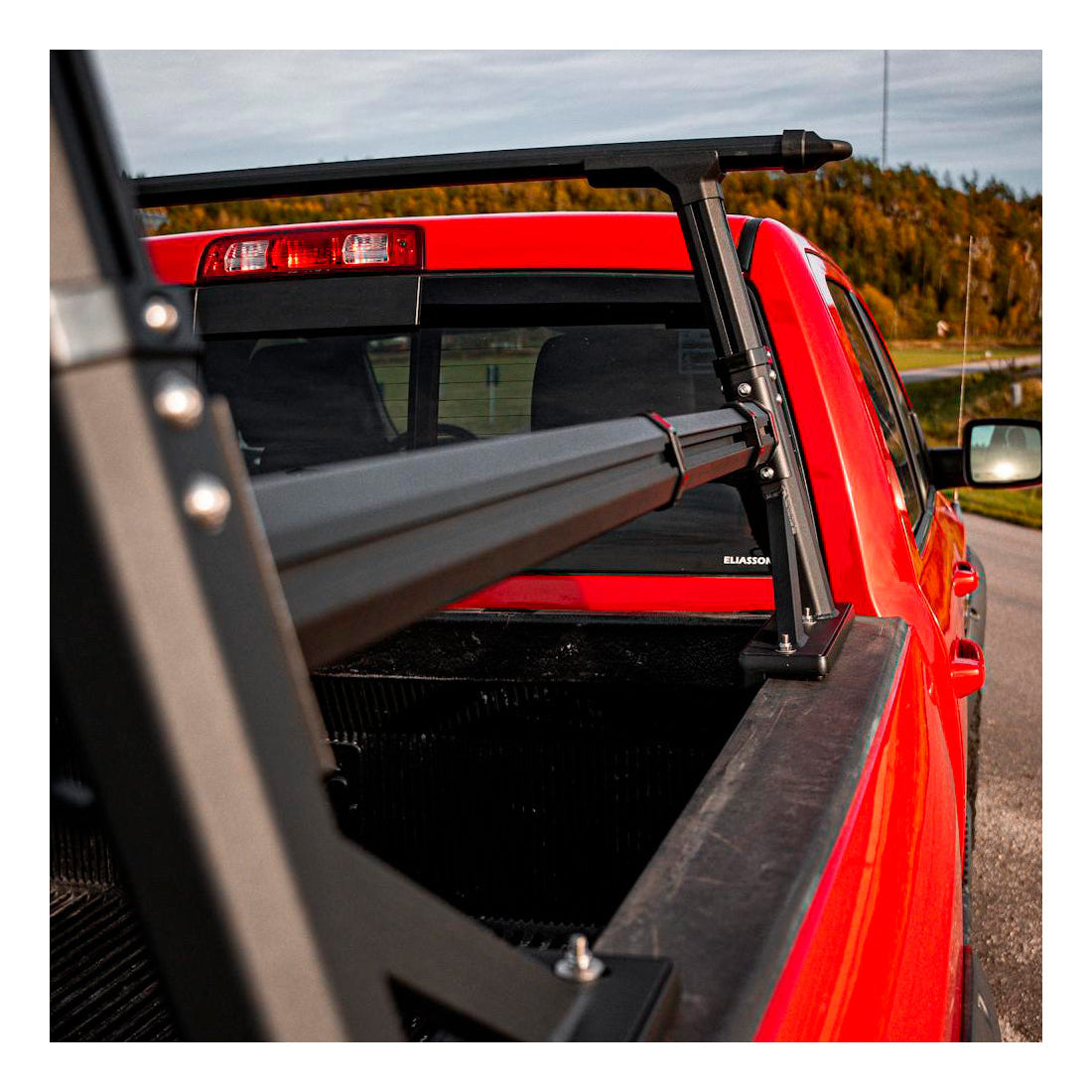 Support de benne universel BULLFACE en aluminium pour pickup, robuste et léger, idéal pour transporter des charges en toute sécurité.