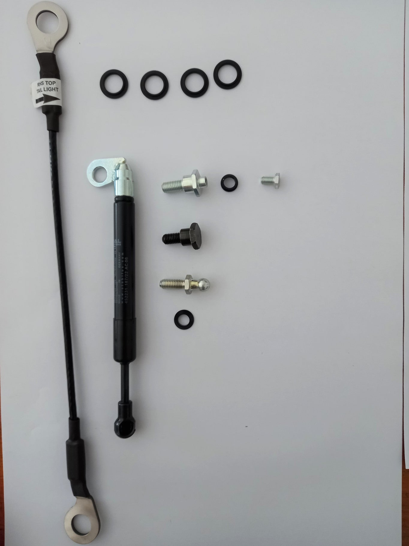 Kit d'amortisseurs EZDOWN pour hayon Toyota Hilux Revo Invincible, verins d'assistance pour faciliter la fermeture du coffre.