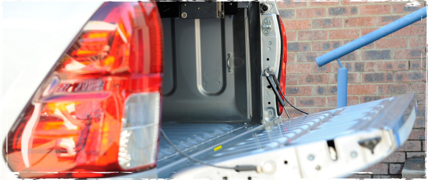 Kit d'amortisseurs EZDOWN pour hayon Toyota Hilux Revo Invincible, verins d'assistance EZDOWN pour facilité d'ouverture.