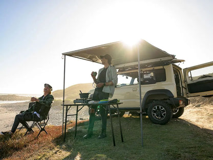 Chaise de camping pliable et compacte de la marque Front Runner, idéale pour l'extérieur et les activités en plein air.
