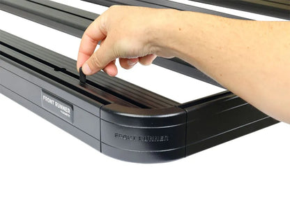 Kit galerie Slimline II Front Runner pour Suzuki Jimny 2018+, galerie de toit robuste avec rails élégants et fixation sécurisée.