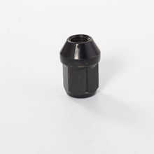 Ecrou noir GOSS pour jante off-road robuste, accessoire pour jantes, image montrant l'écrou en métal noir.