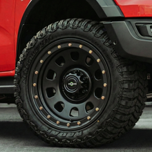 Jante en acier GOSS pour Toyota Hilux Revo 2016 et plus, design robuste, vue de face avec détails de la jante.