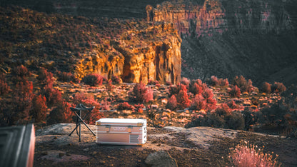 Réfrigérateur/congélateur ICECO 20L à zone unique en argent, appareil compact pour conservation froide et glacière portative.