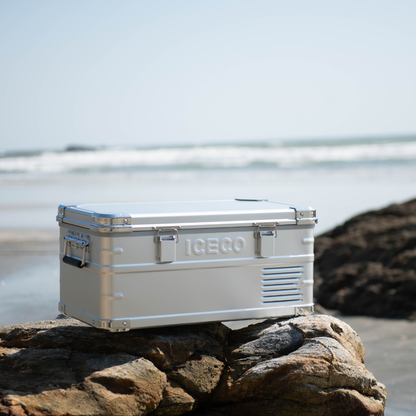 Réfrigérateur/congélateur ICECO 20L mono-zone en argent, compact et portable pour stockage de froid.