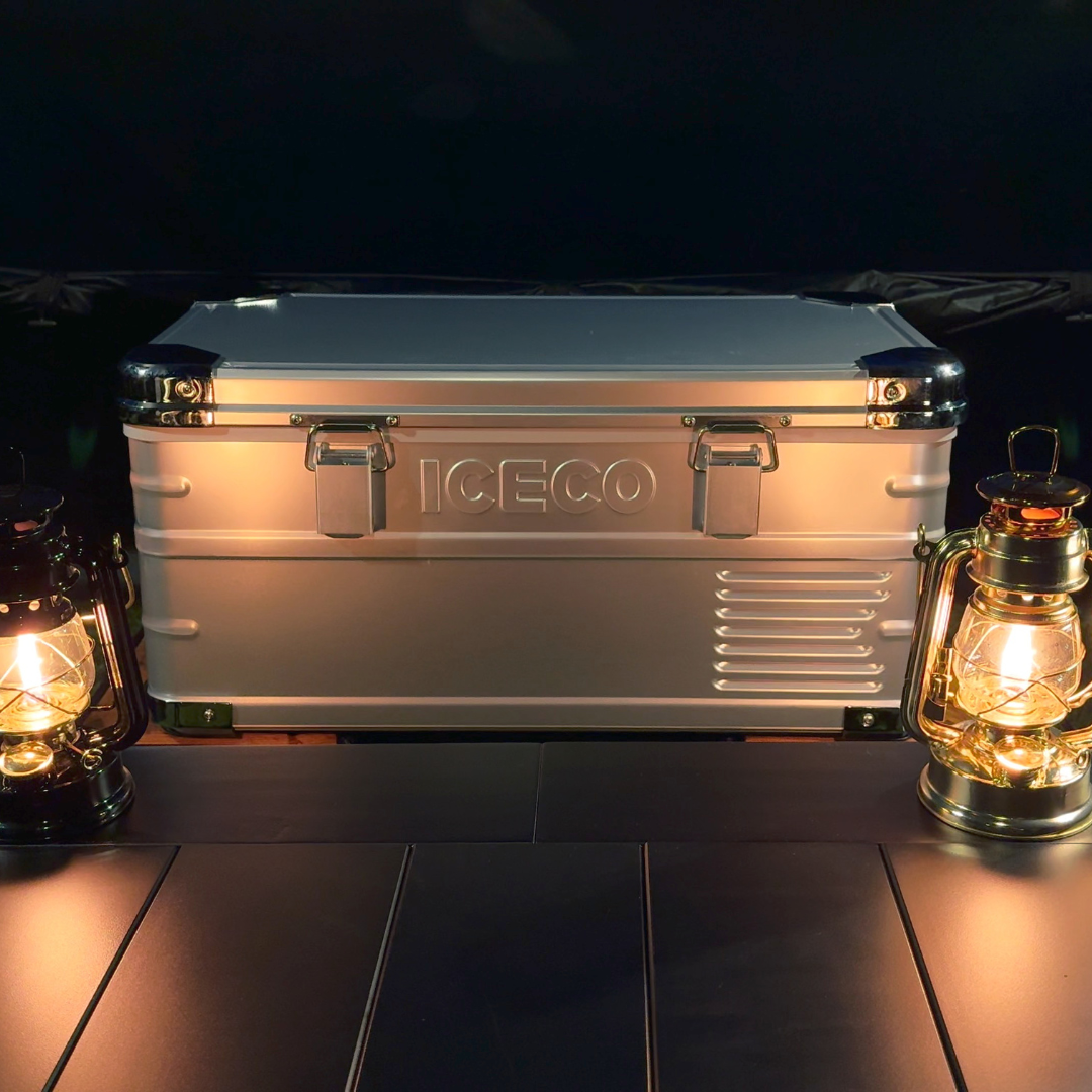 Réfrigérateur/congélateur ICECO 20L à zone unique en argent, compact et portable, idéal pour le stockage de froid.