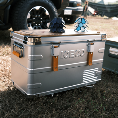 Réfrigérateur/congélateur ICECO 35L double zone en argent, appareil de refroidissement portable et pratique.