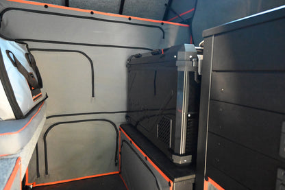 Réfrigérateur/congélateur ICECO 55L noir avec double compartiment, appareil compact pour stockage de nourriture et boissons.