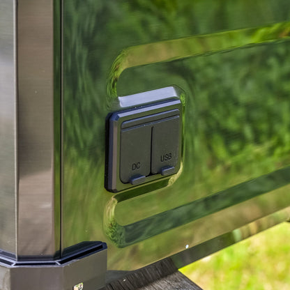 Réfrigérateur/congélateur ICECO 55L noir avec double compartiment, capacité compacte, design moderne pour accessoires et stockage.
