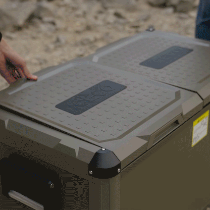 Réfrigérateur/congélateur ICECO 75L gris avec double compartiment, vue en gros plan, pour stockage alimentaire.