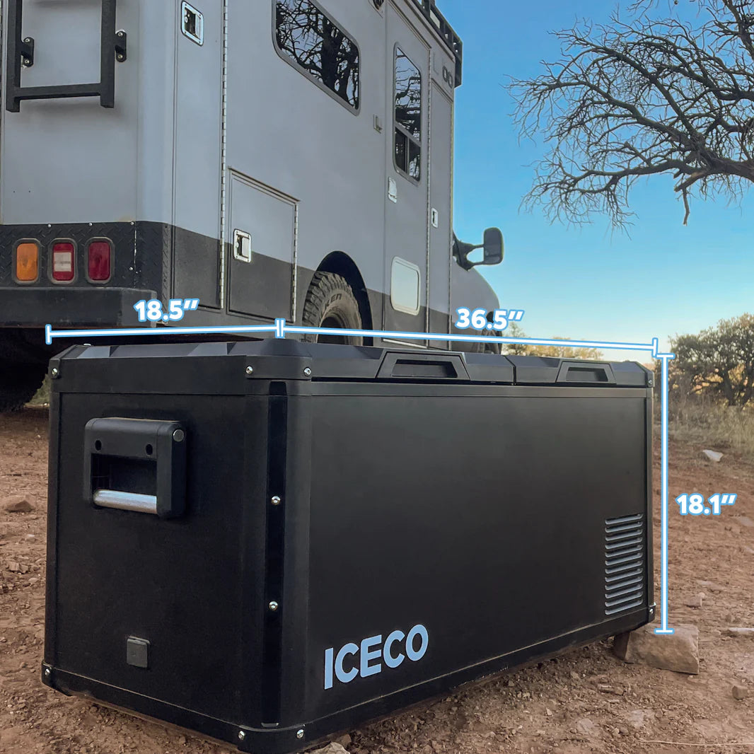 Réfrigérateur/congélateur ICECO 75L gris avec double compartiment, vue de face, design compact et pratique pour le stockage.