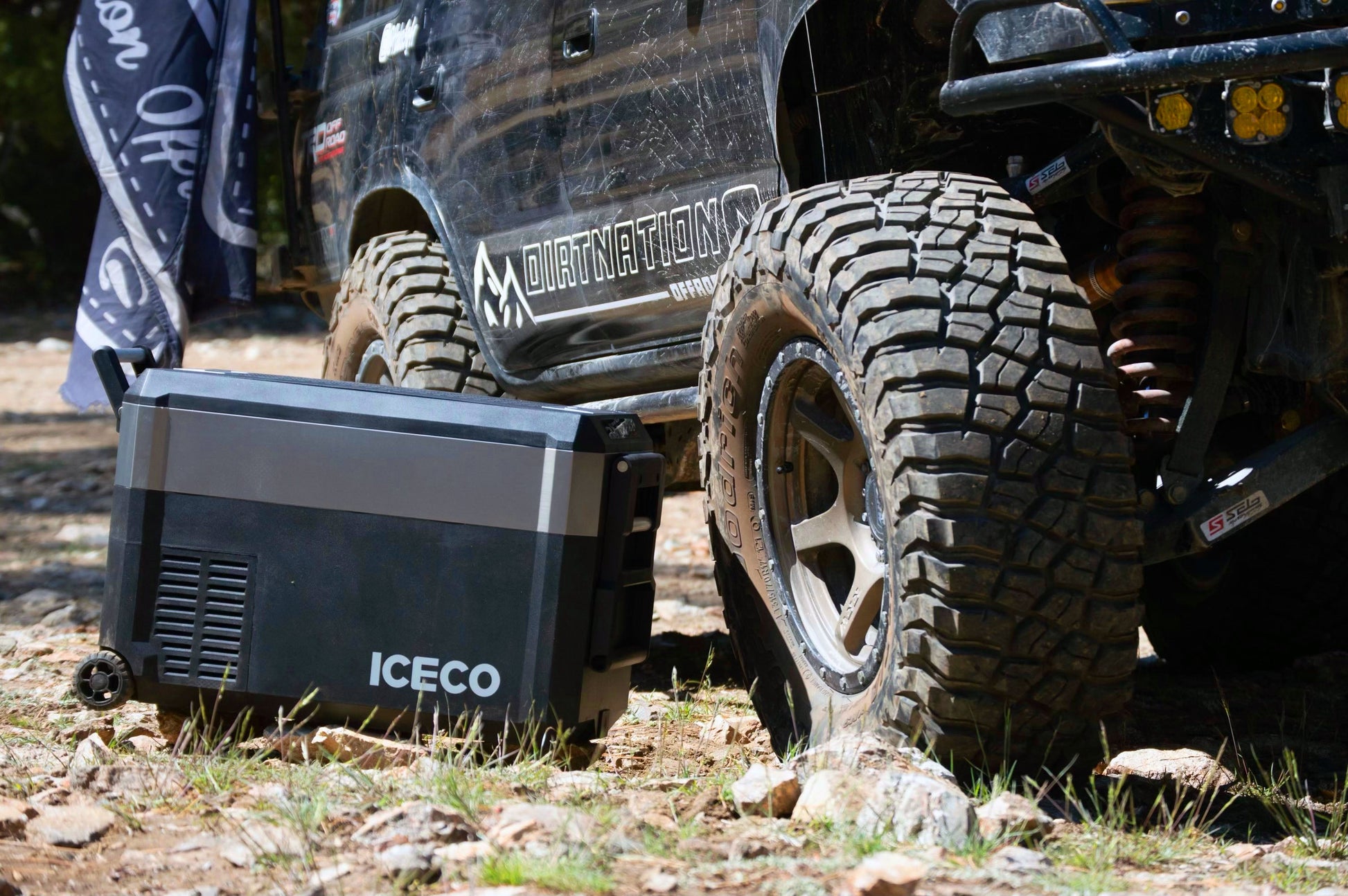 Réfrigérateur ICECO JP40 PROS, congélateur simple zone de 40L, vue de face avec porte et poignée.