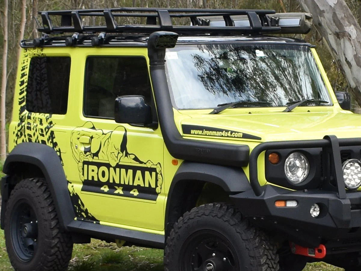 Kit suspension IRONMAN 4X4 pour Suzuki Jimny 2018+ avec amortisseurs Nitro Gas, améliore la stabilité et la performance.