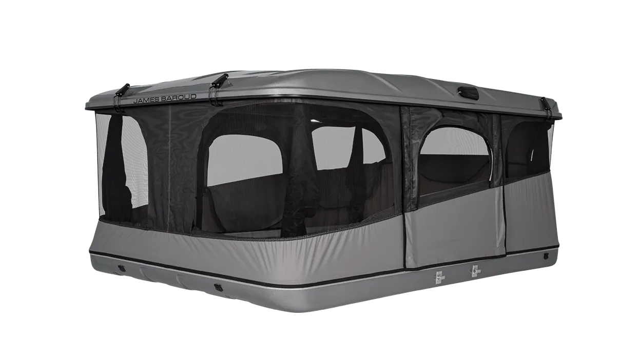 Tente de toit James Baroud Grand RAID M/X/XL, déployée sur un véhicule, en tissu résistant avec fenêtres et ouverture pratique.