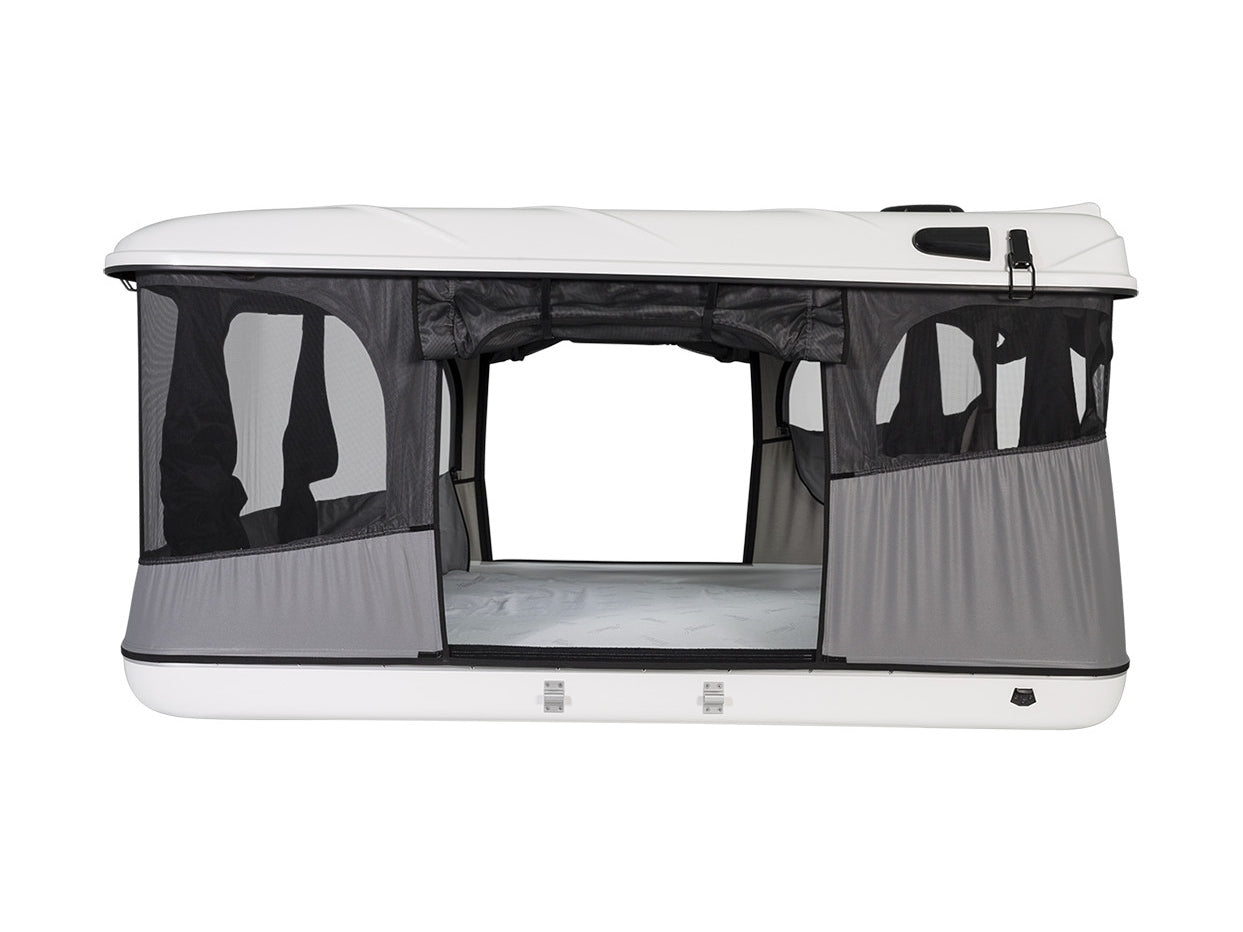 Tente de toit James Baroud Grand RAID M/X/XL, ouvert, avec fenêtre et matelas visible, pour camping en plein air.