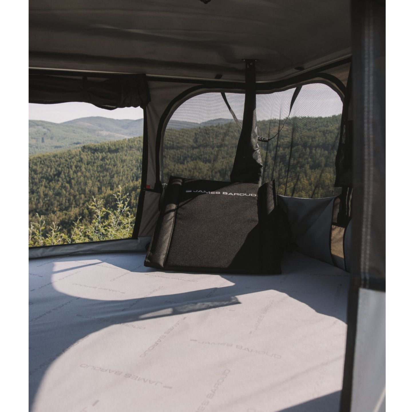 Paire de sièges pliables confortables James Baroud, accessoires pour tente de toit, assises légères et pratiques pour camping.