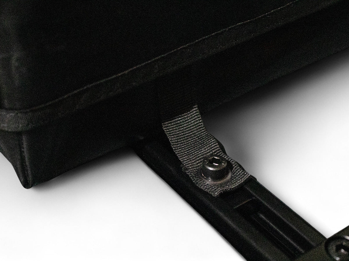 Sac porte-bagage étanche James Baroud Nova Unite pour tente de toit, capacité de 10,5L, accessoire pratique pour véhicule.