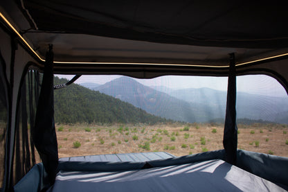 Tente de toit James Baroud PROLINE Evasion, tente de toit robuste et compacte pour camping en plein air.