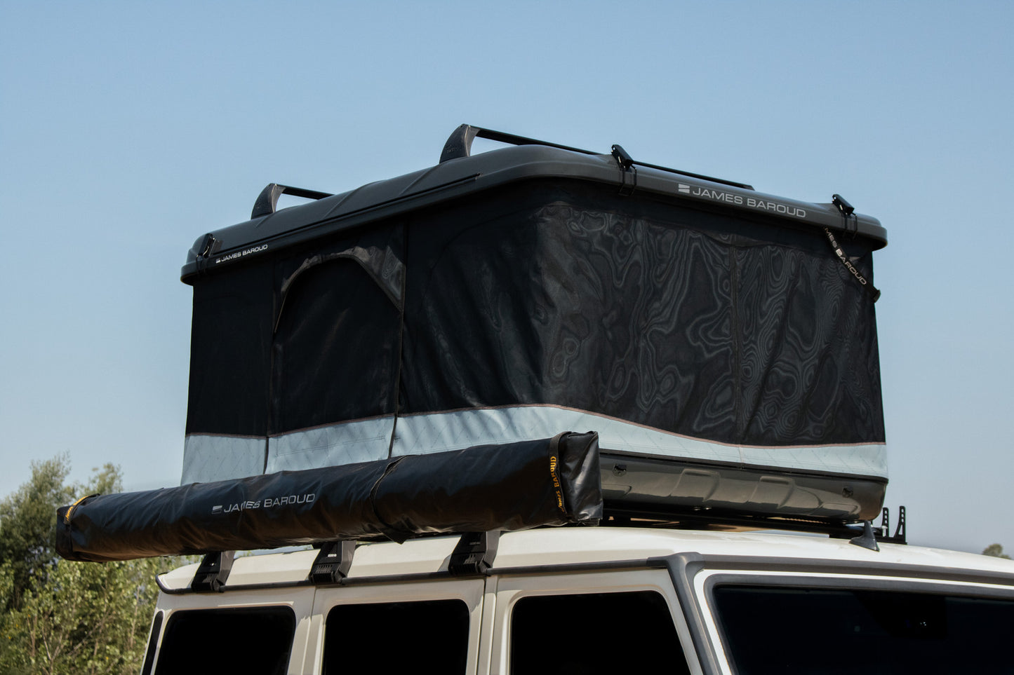 Tente de toit James Baroud PROLINE Evasion, tente de toit compacte et robuste pour camping en plein air.