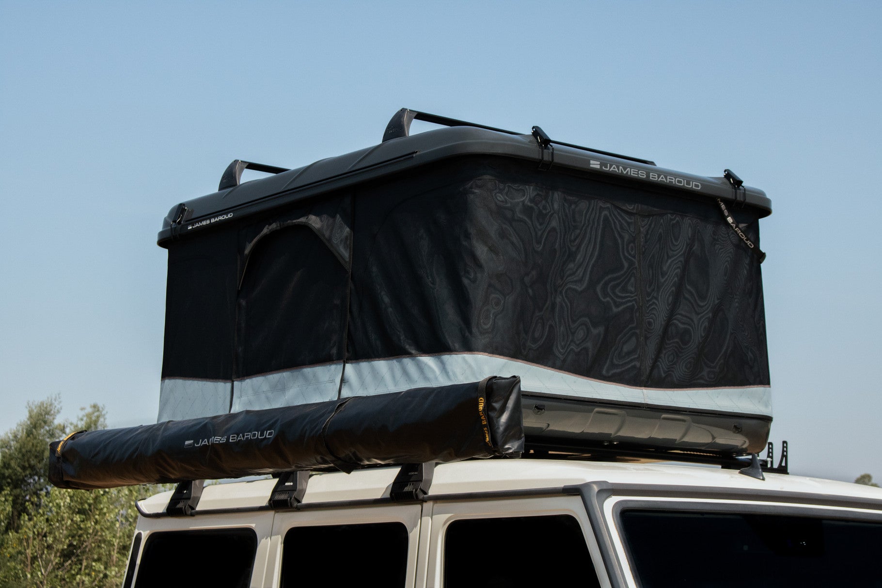 Tente de toit James Baroud PROLINE Evasion, tente de toit compacte et robuste pour camping en plein air.