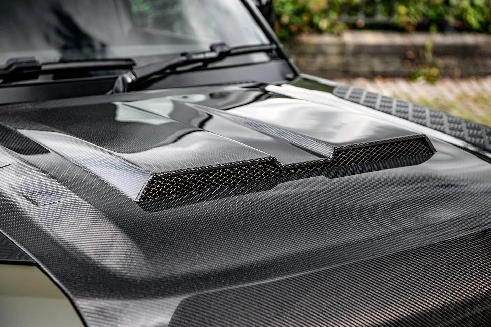 Capot Carbone Ventrilé KAHN Luxe - Defender 90/110/130 (2020+) sur Xperts4x4 Accessoires 4x4 Off-Road